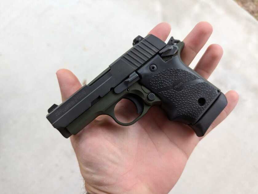 p938 in hand