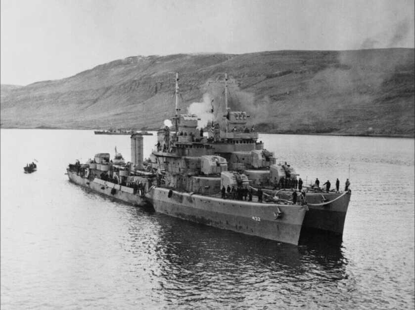 USS Kearny moored alongside the USS Monssen