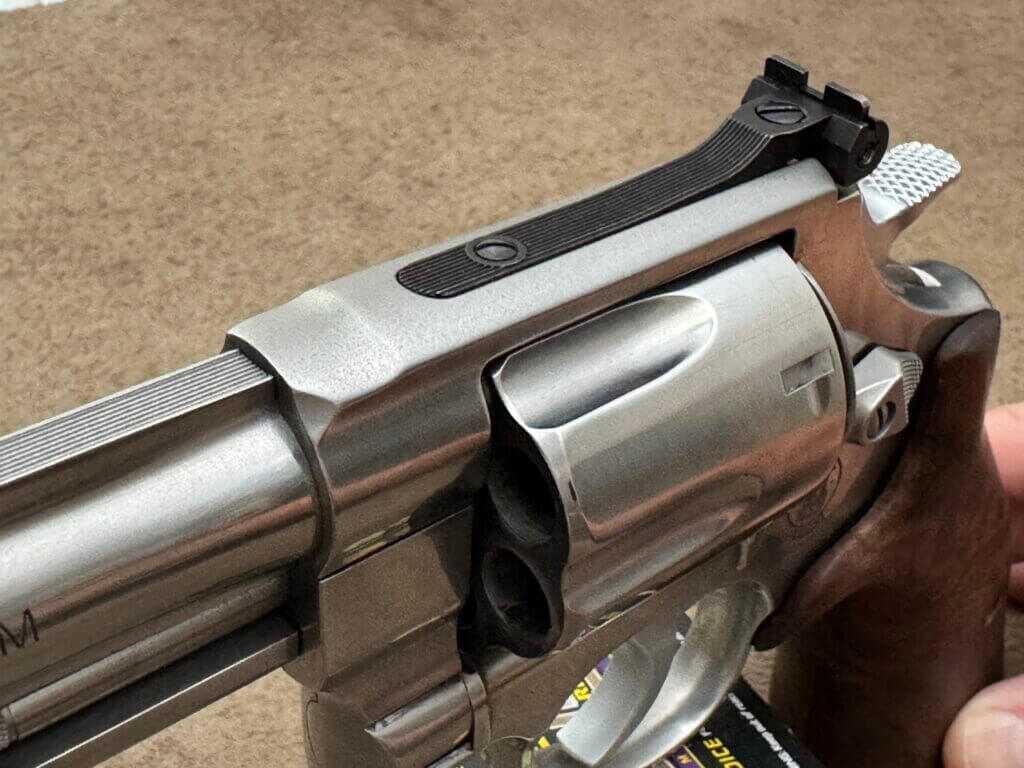 S&W 629 Mountain Gun top strap and cylinder bevel detail
