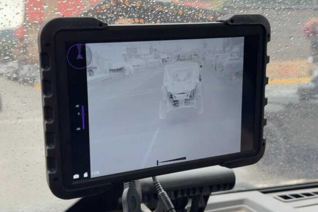 Dark 30 10.1 inch LCD hardwired to thermal camera mounted to side by side windshield