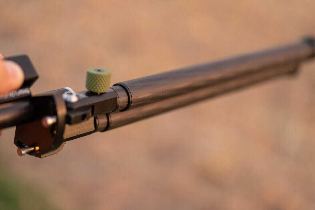 R3D carbon legs fully collapsed on CKYE-POD for compact carry length