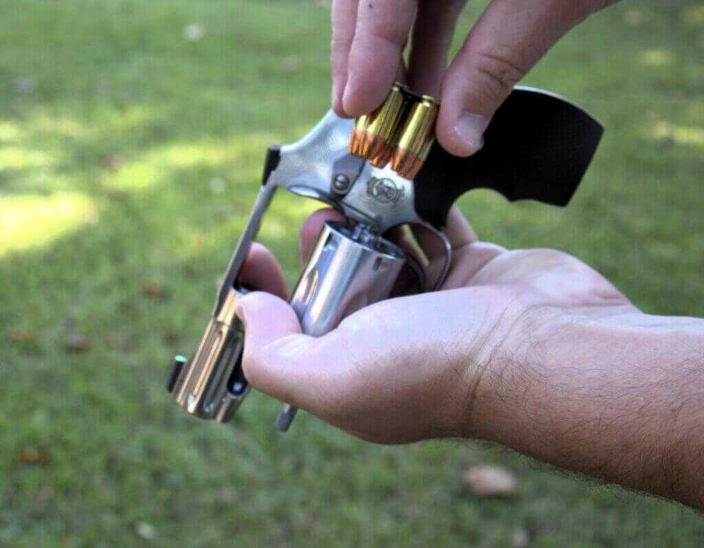 Loading S&W 940 9mm with TK Custom five round full moon clip