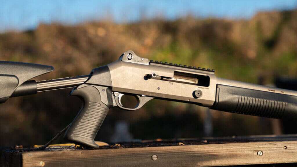 Benelli M4 EXT receiver and loading port view