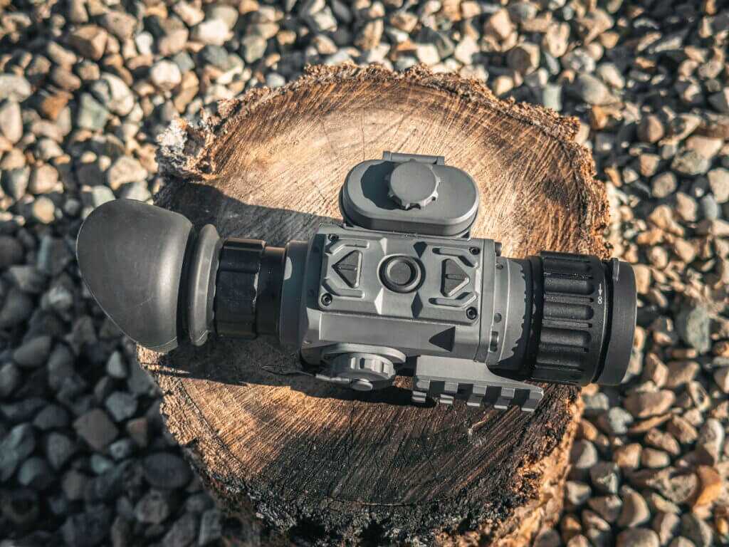 Armasight Warden 640 top view with three button control layout