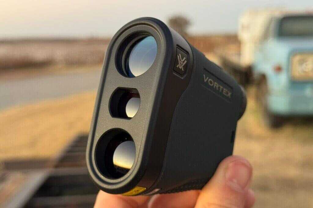 Scale showing the Vortex Triumph HD 850 weight at 4.6 ounces