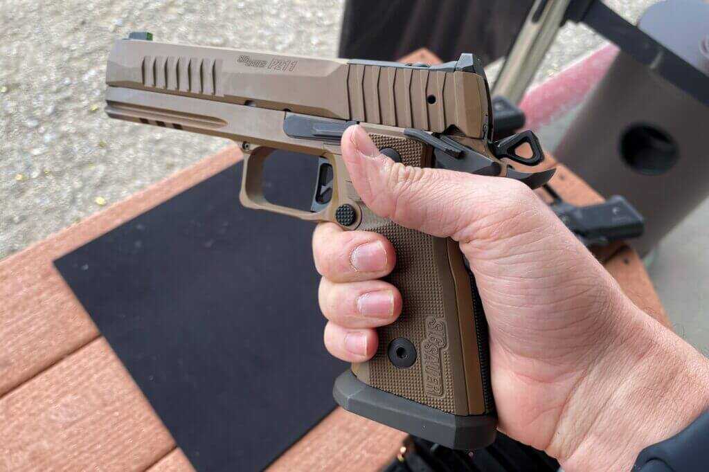 SIG P211 GT5 in hand