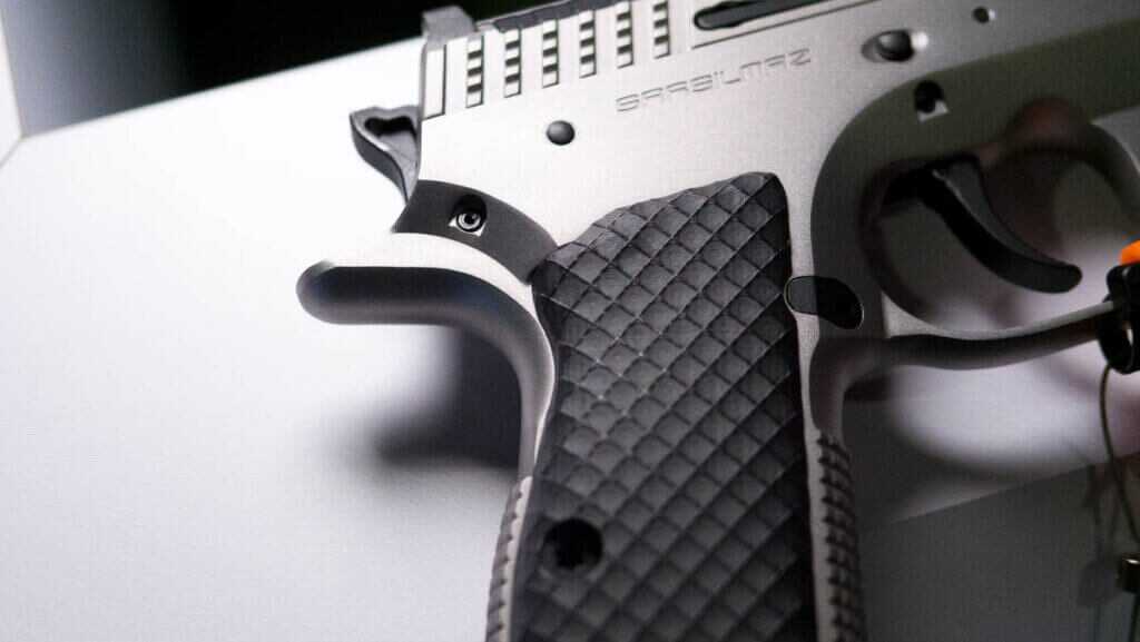 Close up view of the right side grip.