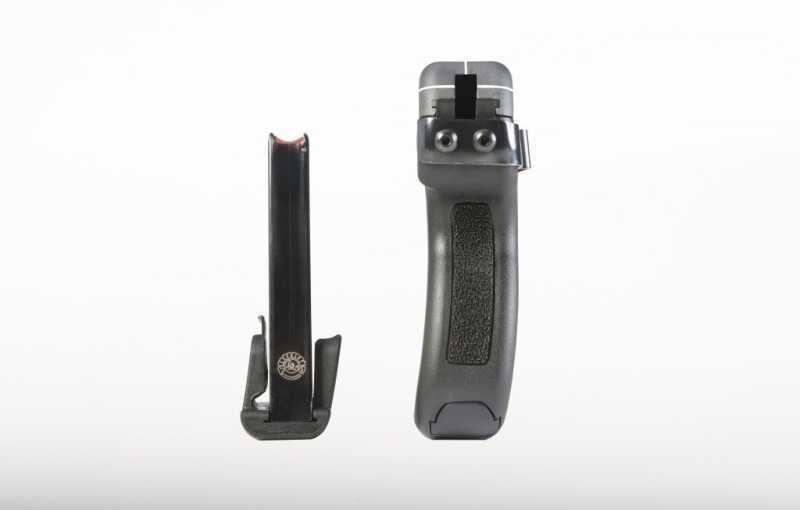 Ph_Curve_Back_W_Magazine