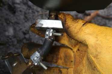 All of the rest of the connections have these blocks on the nuts so you don't need a wrench.