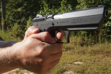 The high walls of the frame mean there isn't much on the front of the slide to hold onto during slide manipulations.