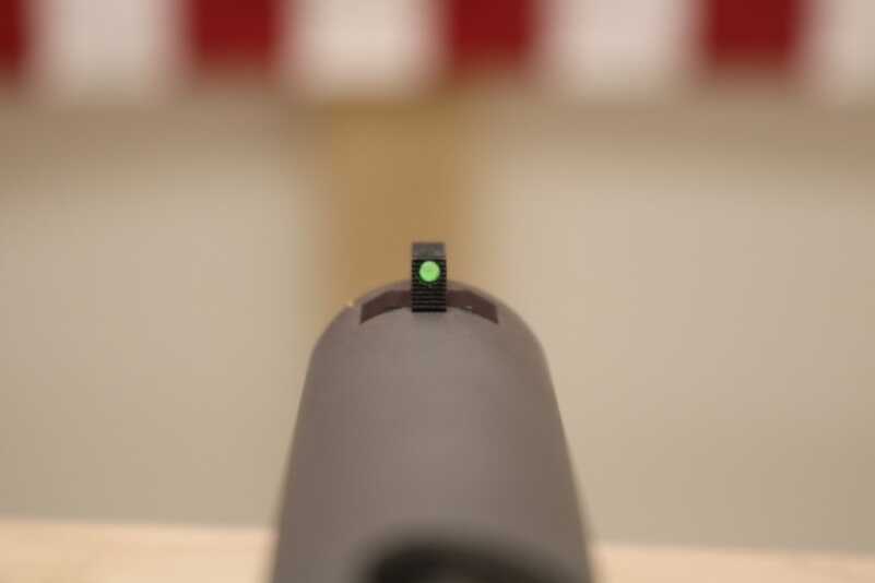 Dan Wesson 1911 - Extreme Accuracy from Officer Framed Gun