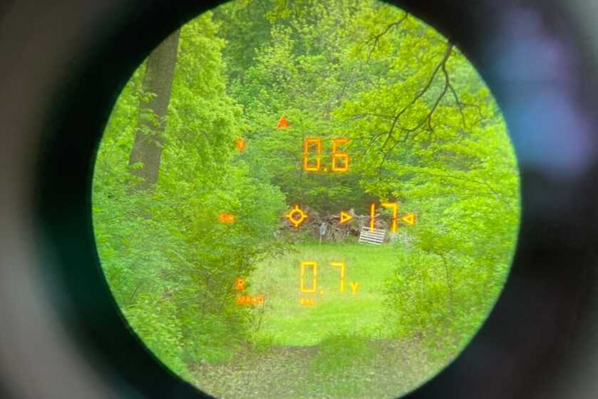 Vortex Razor® HD 4000 GB elevation and windage holds in MILS