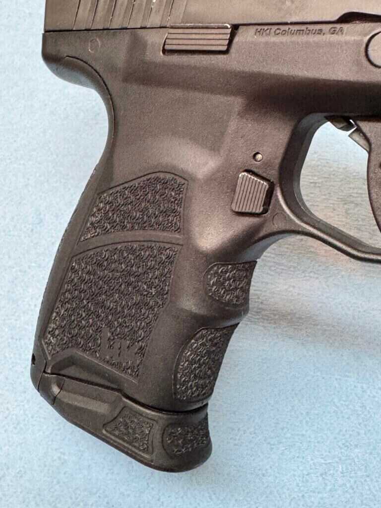 Right side grip of HK CC9