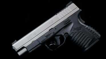 The Springfield Armory XDS-9 4.0 in bi-tone finish.