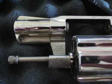 When buying this Detective Special, one thing I was concerned with was the ejector well, which has a tendency to patina quickly if it's not cleaned carefully after each use. 