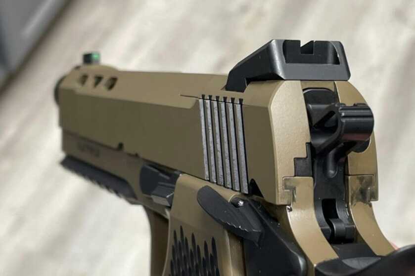 Review: 1911 That Takes Glock Mags?! Meet the Stealth Arms Platypus Stealth Arms Platypus with iron rear sights, fiber-optic front sight and optic cover plate