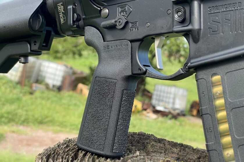 Springfield SAINT Victor with LAW Tactical Folder Reviewed! B5 Type 23 pistol grip