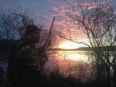 The New Mossberg Duck Commander Line: Duck Guns Worthy of Duck Dynasty An Arkansas sunrise from the duck blind with the Mossberg Duck Commander 930 in hand. Photo by Denis Dunderdale