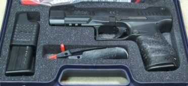 PPQ comes with 2 15 round magazines and 2 alternate backstraps.