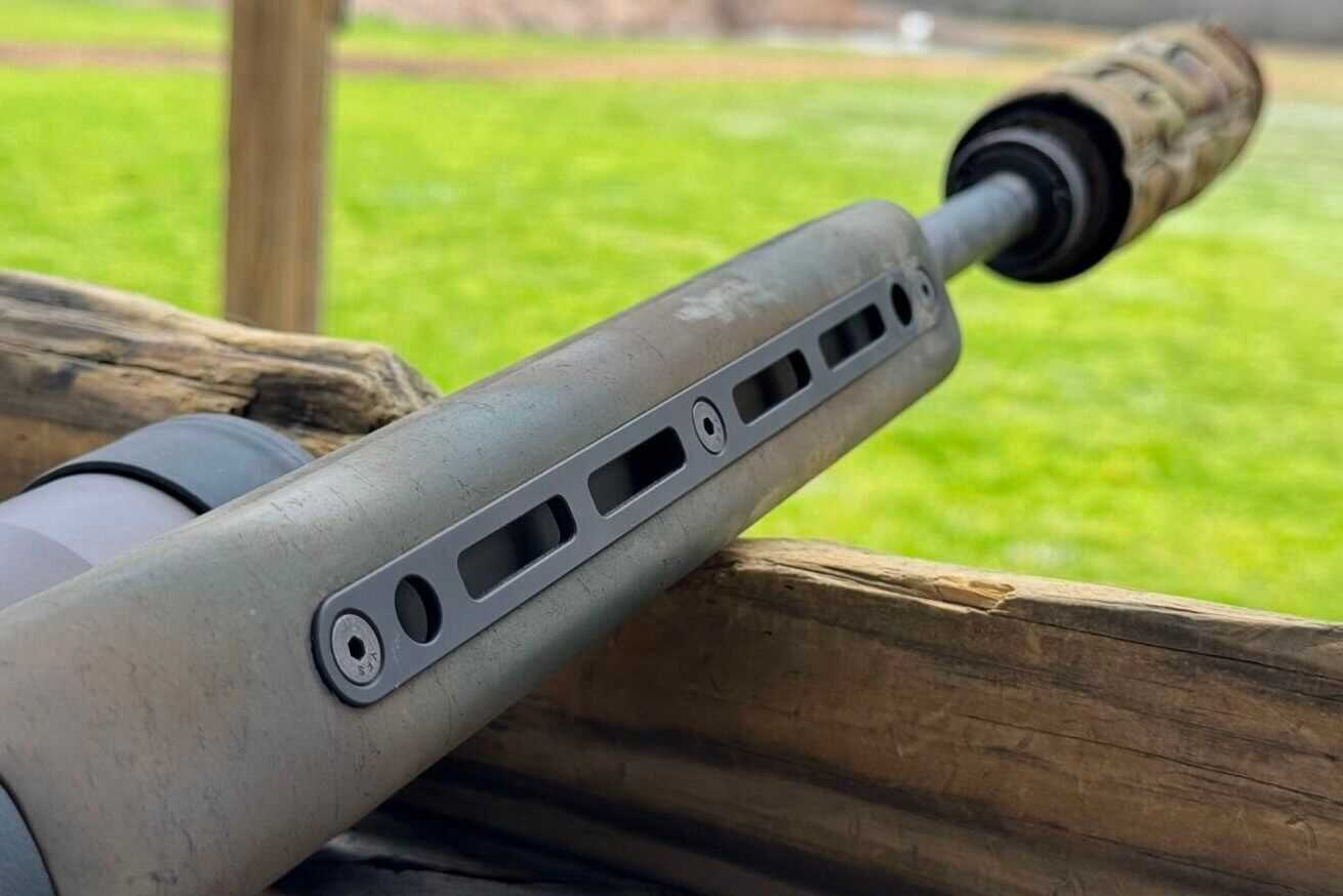Four-piece M-LOK rail slots on rifle
