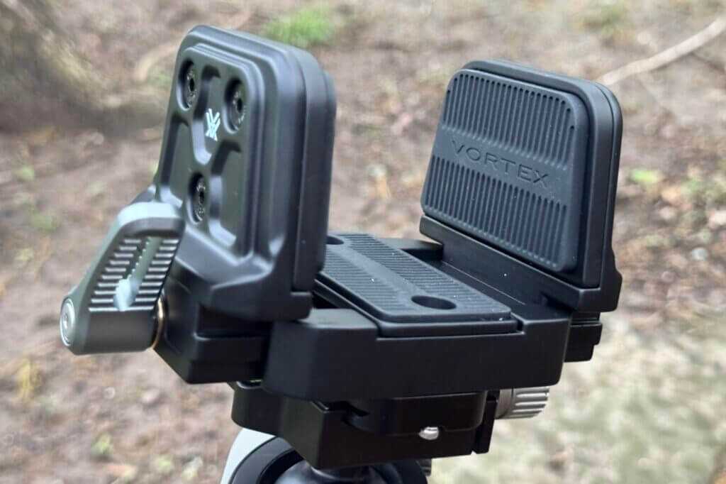 rubber contact points on tripod mounting piece