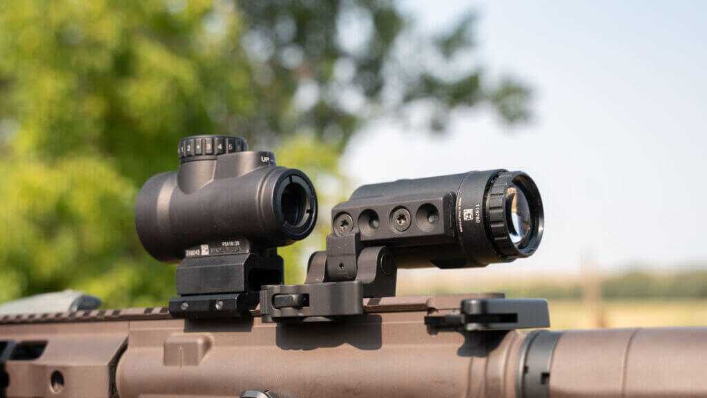 Trijicon 3x magnifier with quick release Q-LOC style mount co-witness height