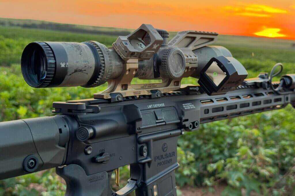Running the FMP13 on an offset 45° mount allows me to use my scope and even an offset red dot