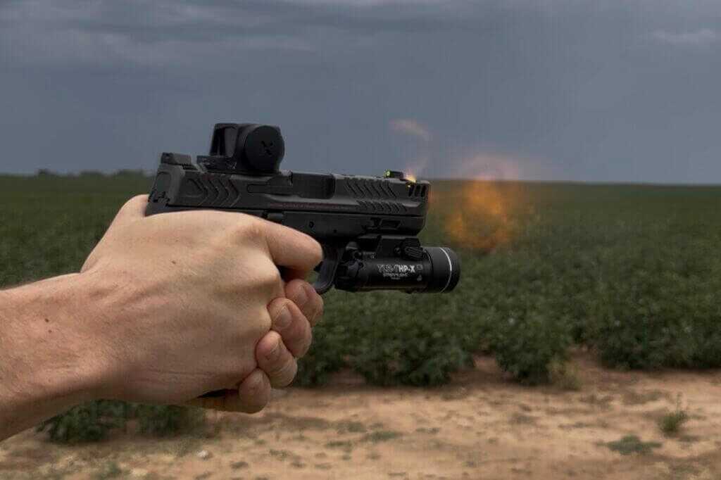man holding hndgun