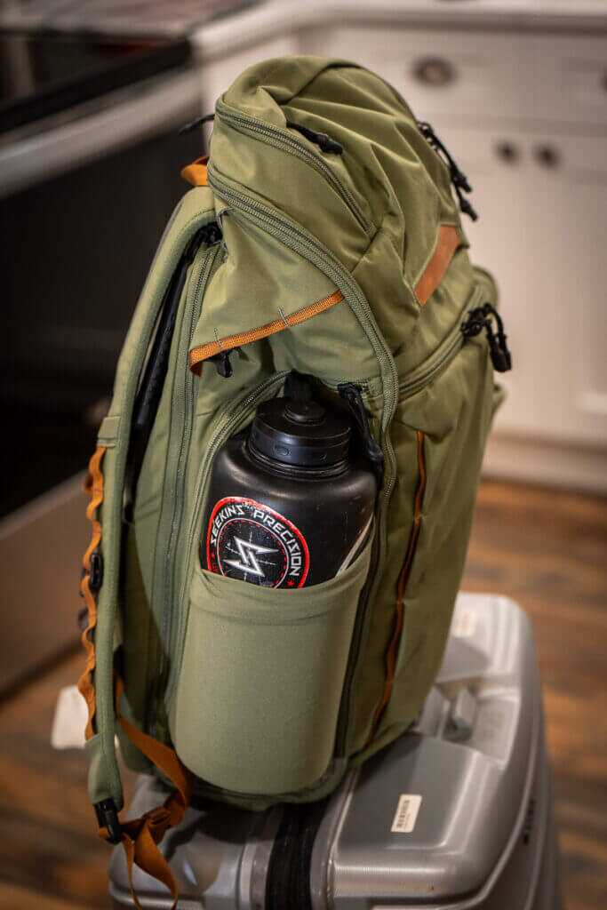 Vertx Gamut 32L side pocket and zipper detail close-up