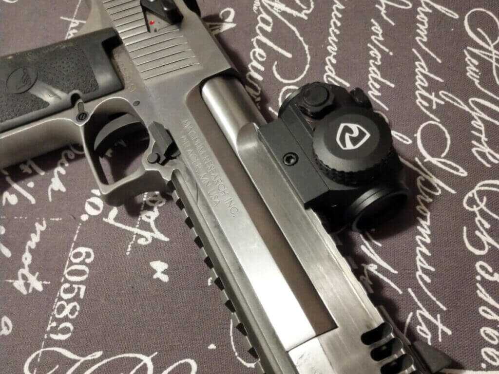 riton red dot mounted on desert eagle showing eye relief setup