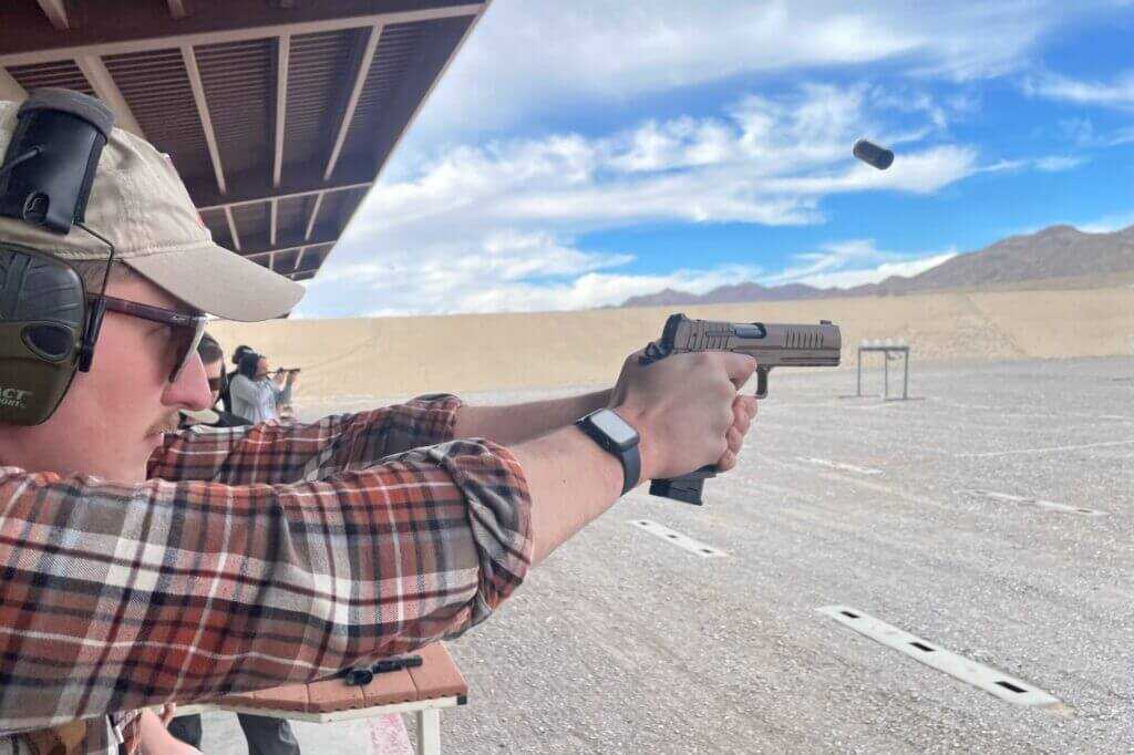 The GT5 shoots phenomenally flat even without a comp.