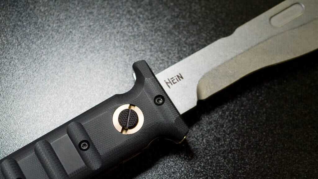 Close up view of the lock button in the handle.