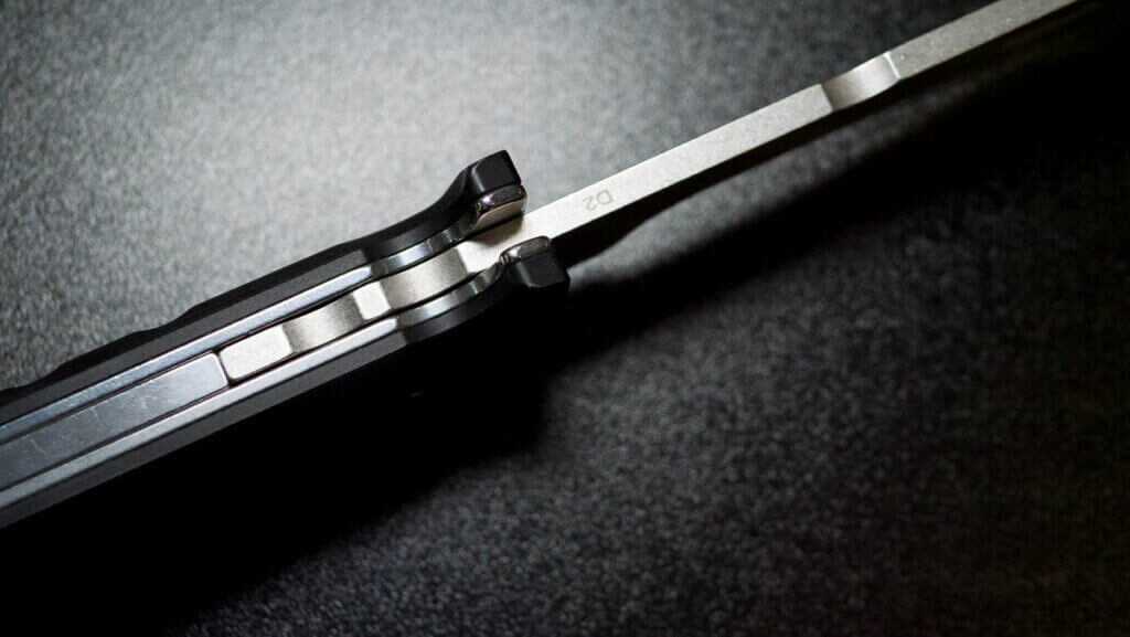 Close up view of the spine at the hilt.