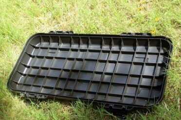 These ribs give the trunk a lot of strength.  I weigh 240, and I can stand on the trunk without it flexing at all. 