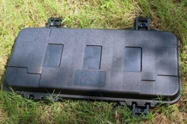 These indents on the lid allow multiple trunks to be stacked on top of each other.  