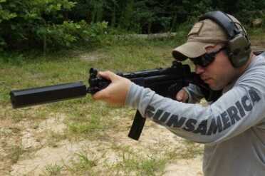 Getting a grip on the POF-5 is easy, though the brace makes everything stable. 