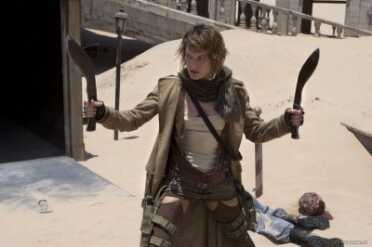 Perhaps the best modern reference to the Kukri is Alice in the Resident Evil movies. She rocks two of them.