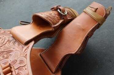 Choosing a Cowboy Action Holster~El Paso Saddlery Even the back of the belt and inside of the holster are lined with grain-out leather.