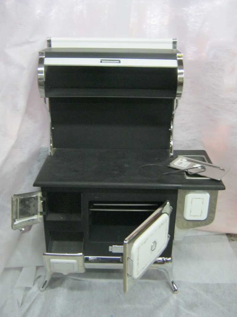 As I've explained, this is one of the few products that I am covering that I haven't actually gotten in house for review. I have ordered one, and this $998 deal expires April 30th.  This stove has 6 burners, an oven, a warming box, and a water reservoir. 