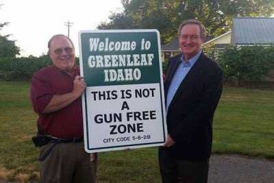 U.S. Sen Mike Crapo, (R) Idaho, holds up a new sign with Greenleaf city councilman Steven Jett. Jett commissioned the signs to be placed at five different spots in the city. (Photo: Idaho Press)