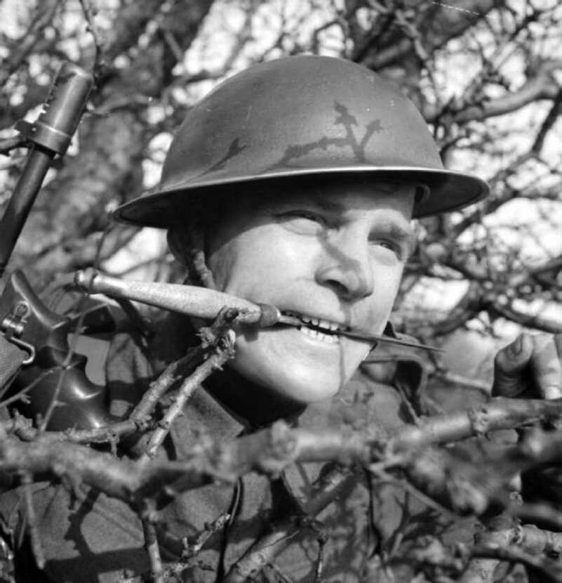 If the edges on that Fairbairn-Sykes are sharp, this guy is going to end up with a Glasgow Smile. Is that a Thompson he's carrying?