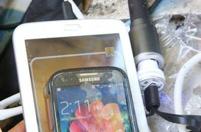 Using this 2nd cable that comes with the Tegmart generators I was able to charge two devices at the same time at 5v as well. 