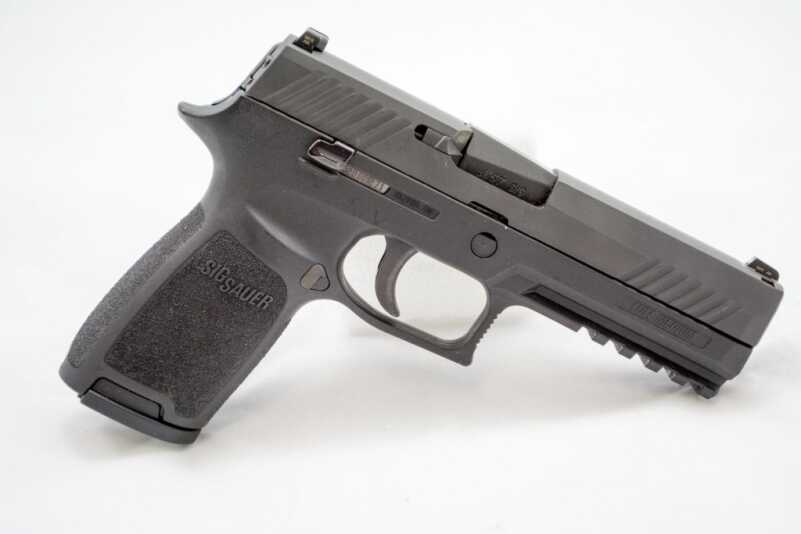 5 Best Guns for Bad Shooters The ergonomics, simplicity and trigger of the Sig P320 make it an easy gun to shoot well.