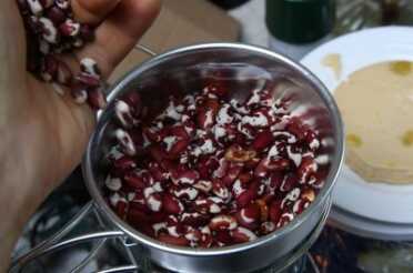 Then I tried a handful of beans in the larger pot that comes with the lantern. 