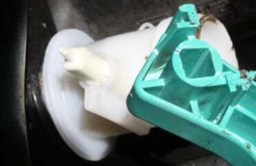 One of my handles broke, probably from the Florida UV disintegration, which happens to everything here. I used a wrench to open and close it. 