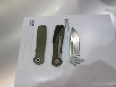CRKT Homefront with 'Field Strip' Technology -- Blade Show 2016 Boom! Just three parts! Cleaning this baby is a piece of cake.