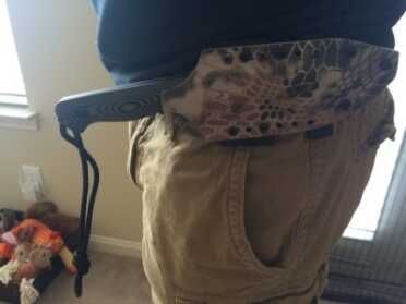 I can do a cross-body draw with my right hand. Works perfectly. 