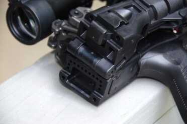 The folding mechanism of the Bren S1 Carbine is easy to activate and employ.