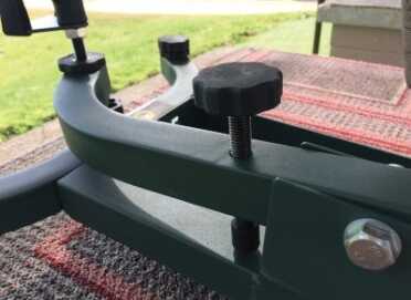 Turning the adjustment knob clockwise raises the arm of the rest. 