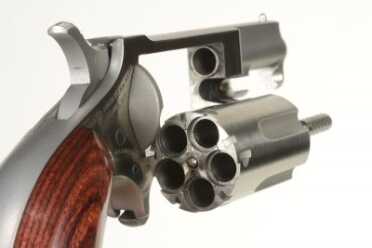 A 6.7-Ounce CCW Magnum? The Five-Shot Sidewinder—Full Review. What the Sidewinder brings to the table is a swing-out cylinder, as compared to standard NAAs that require you to remove the cylinder to reload.